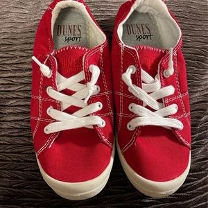 Dunes sport shoes, size 7, like new.
